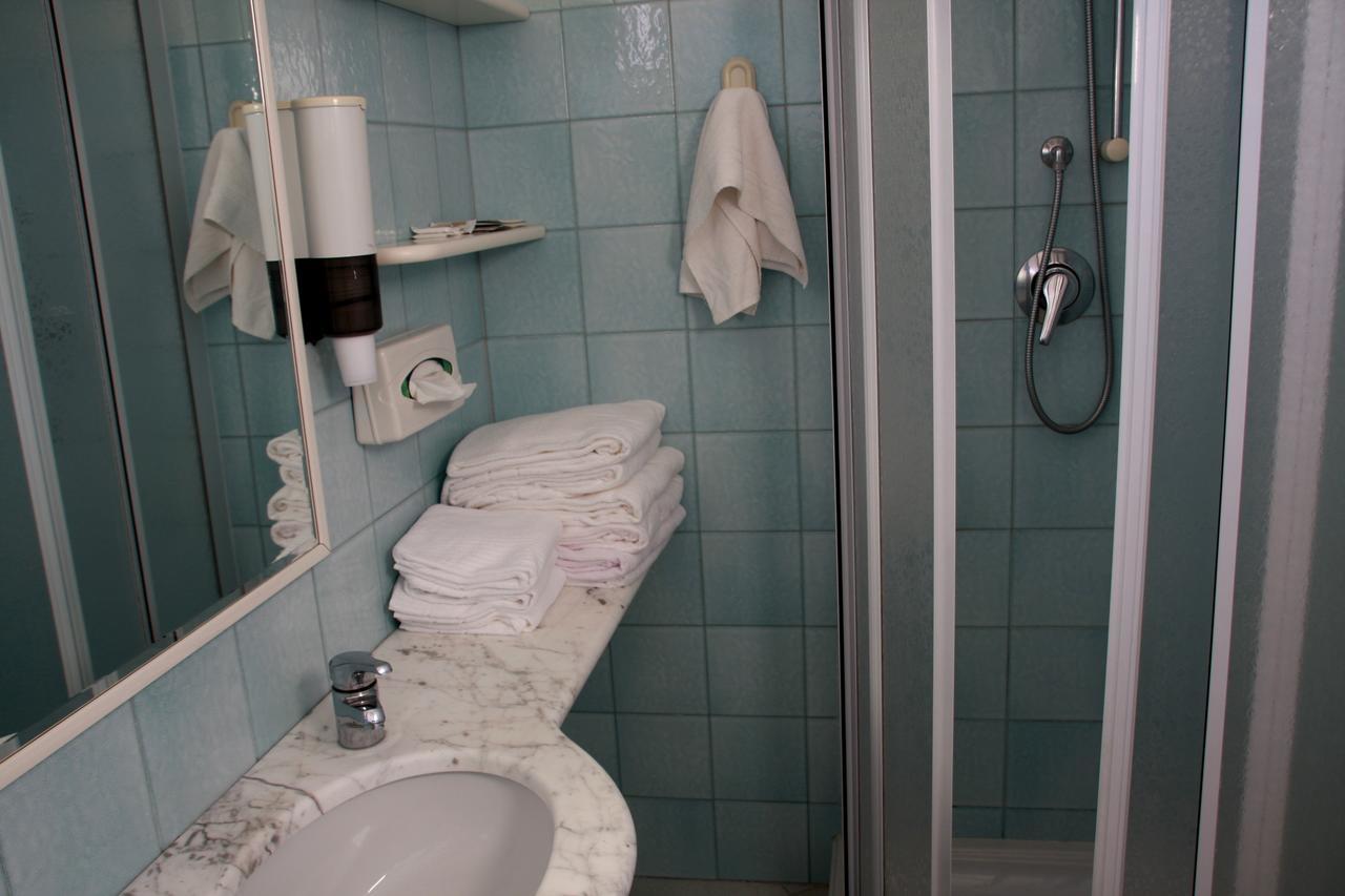 Hotel Excelsior Фано Экстерьер фото