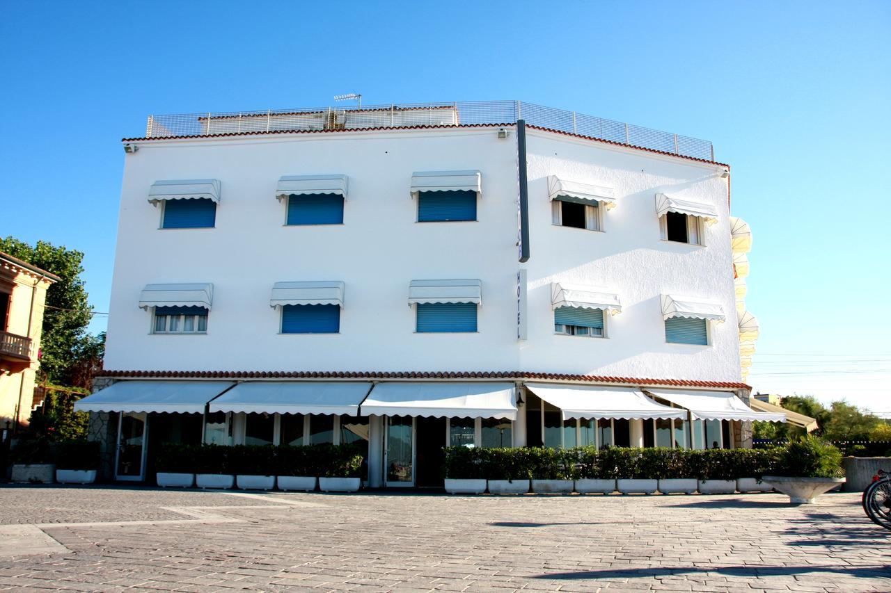 Hotel Excelsior Фано Экстерьер фото